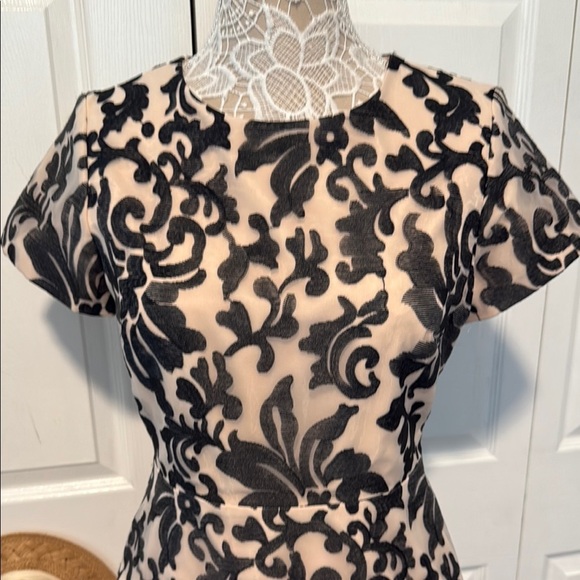 Tahari Arthur S. Levine Black and Cream Mini Cocktail Dress 8 - Picture 2 of 15